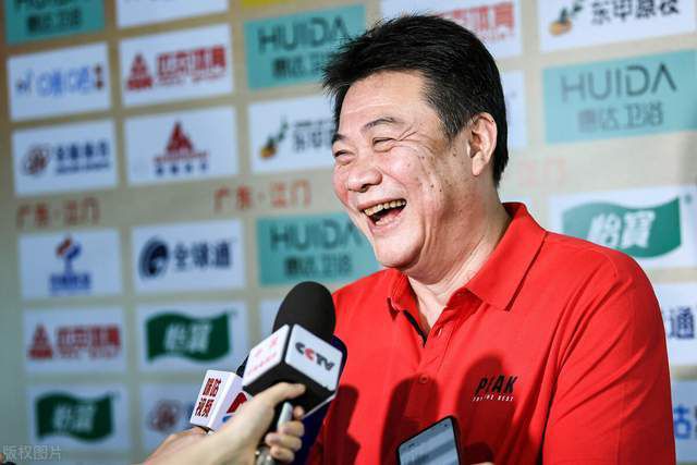 别的，笑剧也是贯串在影片始终的类型元素。